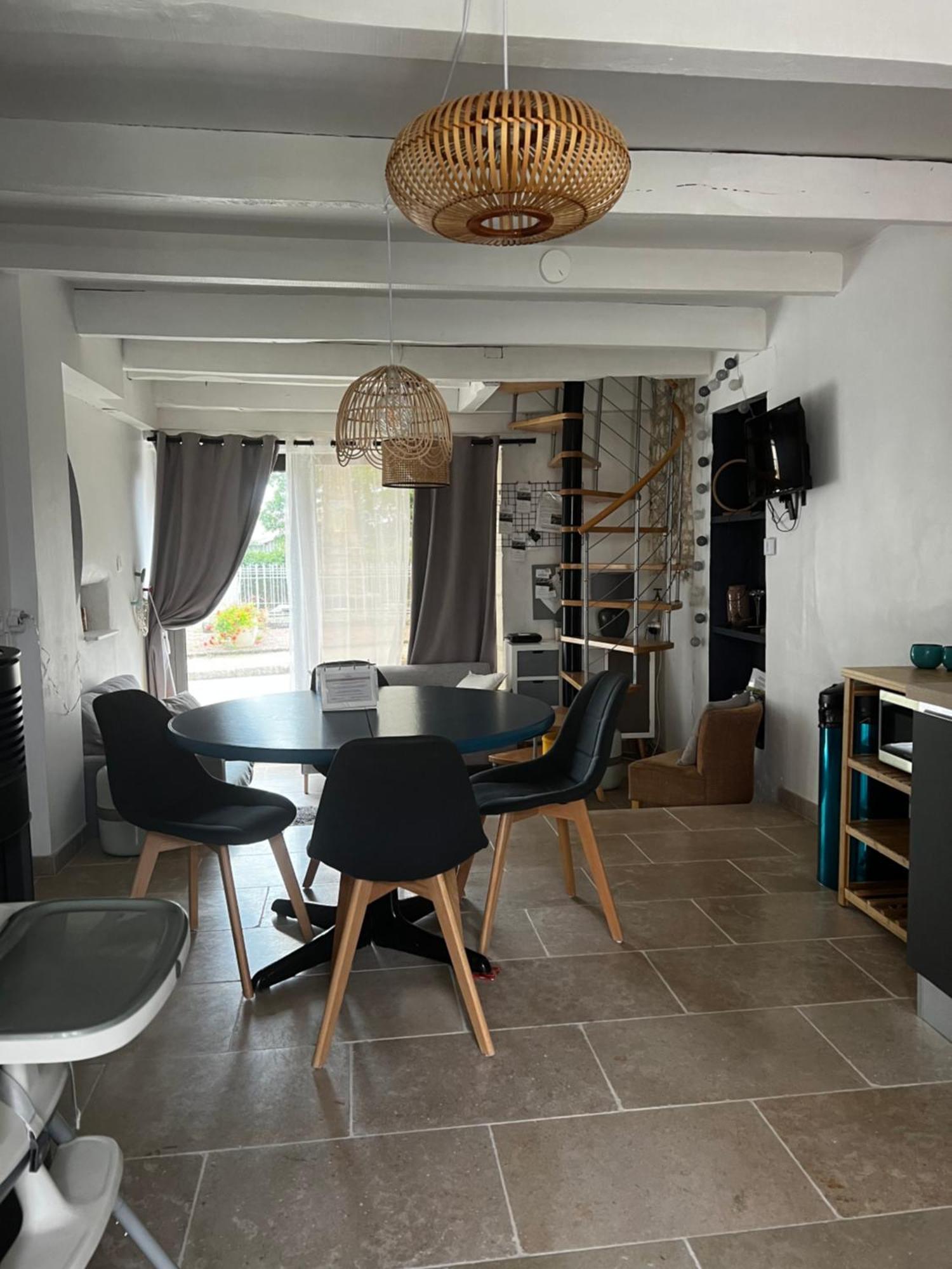 La Petite Maison De Celine & Frederic Avec Piscine A Préhy エクステリア 写真